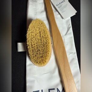 Brand new ELEMIS exfoliating body dry brush with travel bag